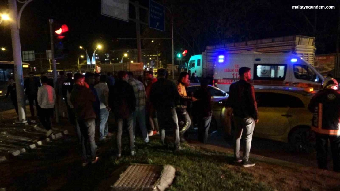 Malatya'da 3 aracın karıştığı kazada can pazarı: 5 yaralı