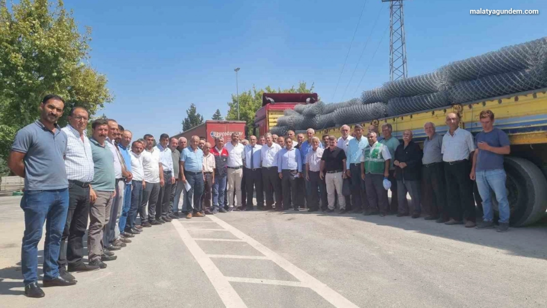 Malatya'da 44 Mahalle Mezarlığına tel örgü çalışması