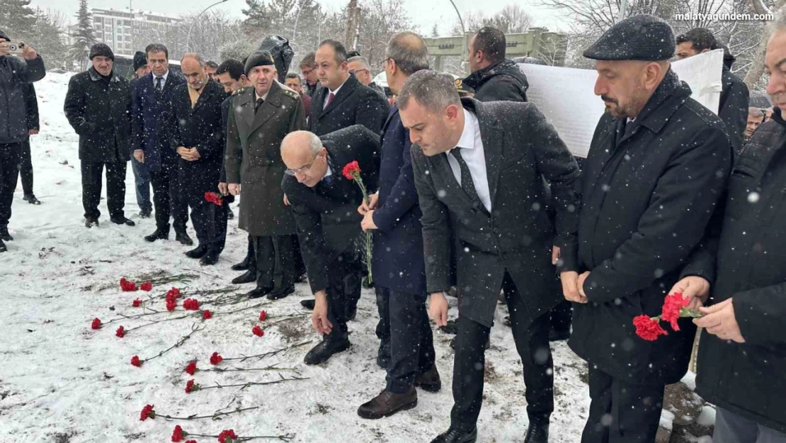 Malatya'da 6 Şubat depreminde hayatını kaybedenler anıldı