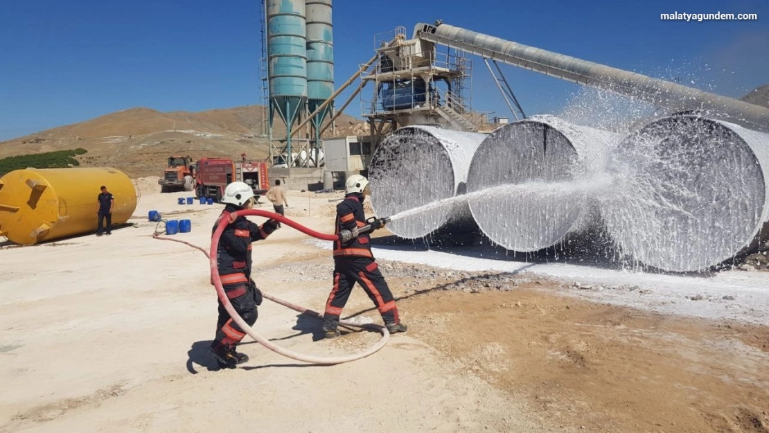 Malatya'da asfalt şantiyesinde korkutan yangın