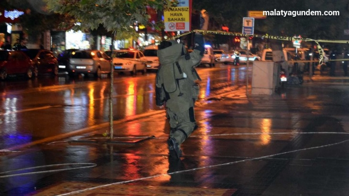 Malatya'da ATM'de unutulan paket fünyeyle patlatıldı