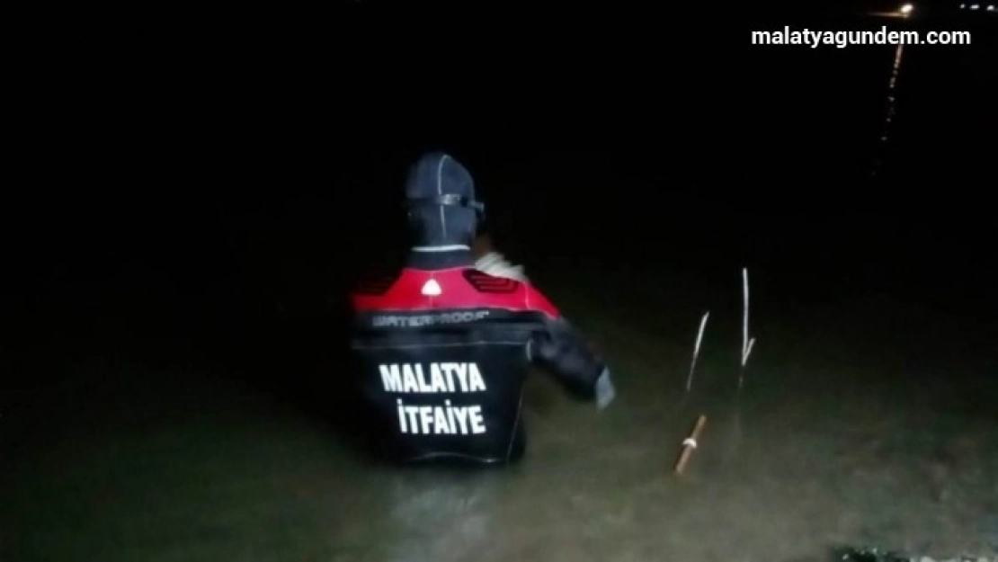 Malatya'da balıkçı teknesi alabora oldu: 1 kişi kayıp