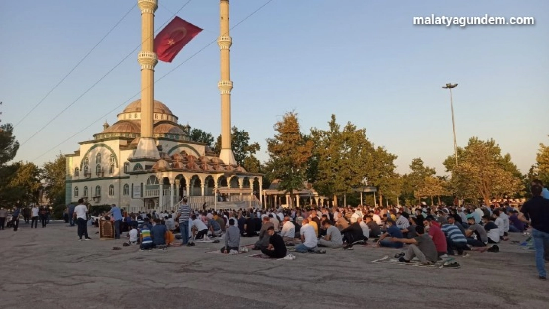Bayram namazında camiler doldu