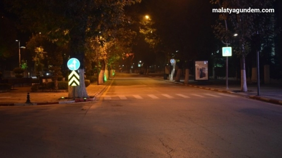 Cadde ve sokaklar boş kaldı