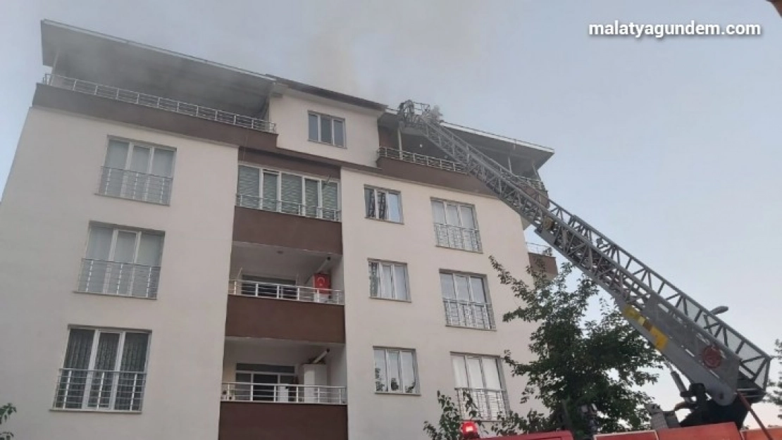 Çatı yangını korkuttu