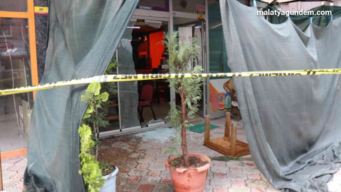 Çay ocağında silahlı kavga: 1'i ağır 2 yaralı