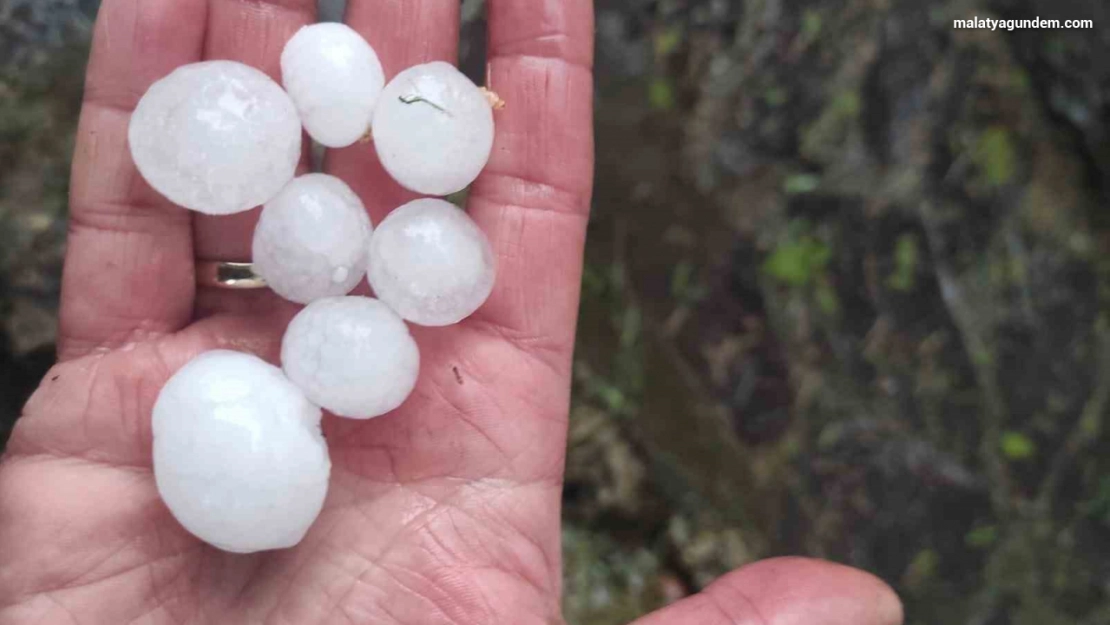 Malatya'da ceviz büyüklüğünde dolu yağdı