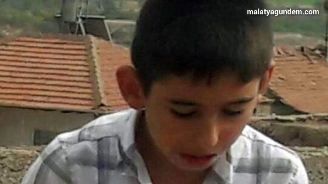 Traktör devrildi, altında kalan çocuk kurtarılmadı