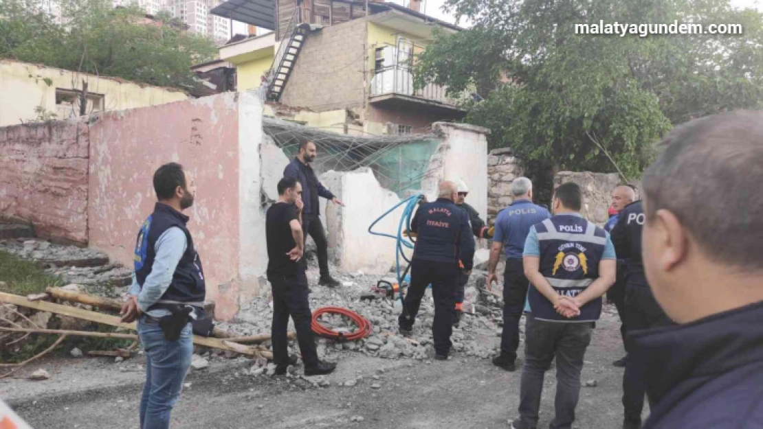 Malatya'da duvar çöktü: 1 ölü, 1 yaralı