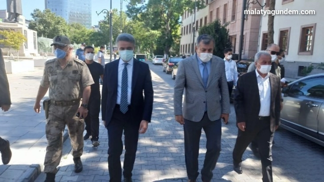 Evinde karantinada durmayan vakalar yurtlarda zorunlu karantinaya alınacak