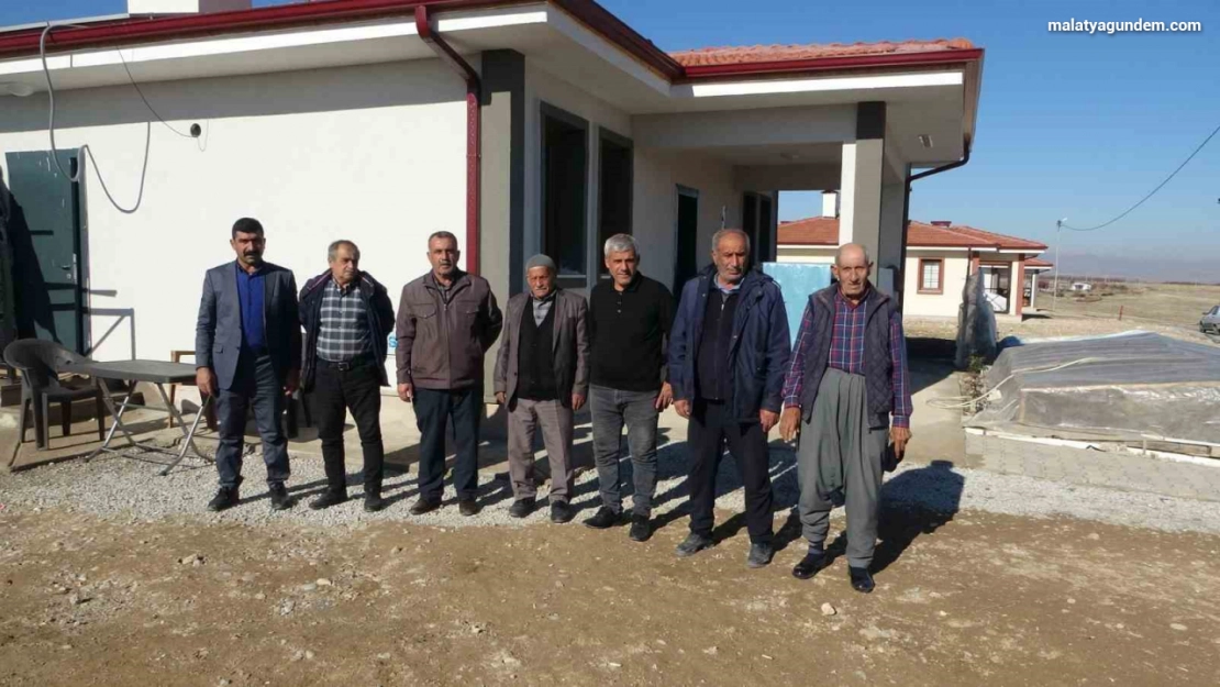 Evlerine kavuşan depremzede vatandaşlar: 'Villa gibi evimiz oldu'