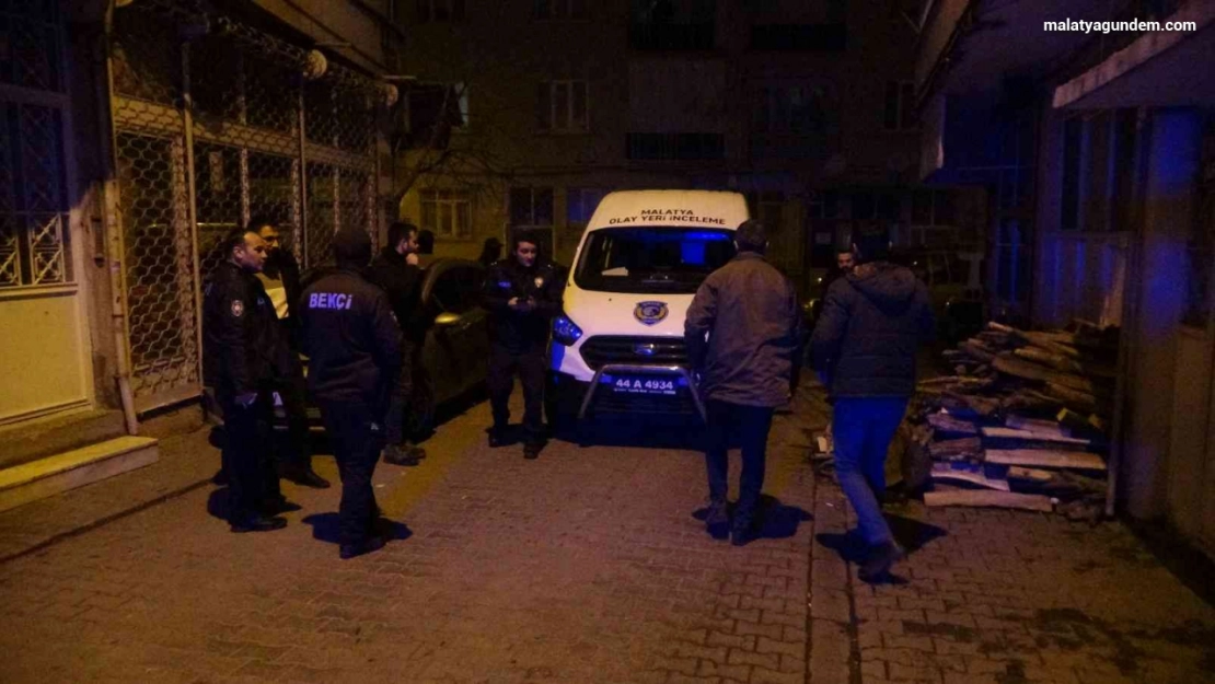 Malatya'da genç kadın yatağında kanlar içerisinde bulundu