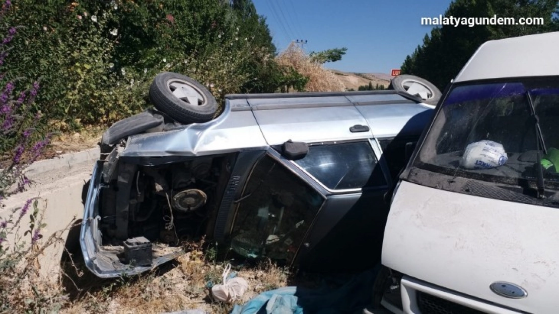 Malatya'da iki araç çarpıştı: 12 yaralı