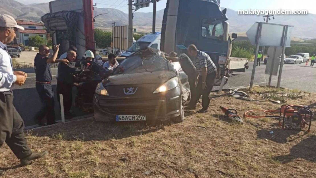 İki araç çarpıştı: 1 yaralı
