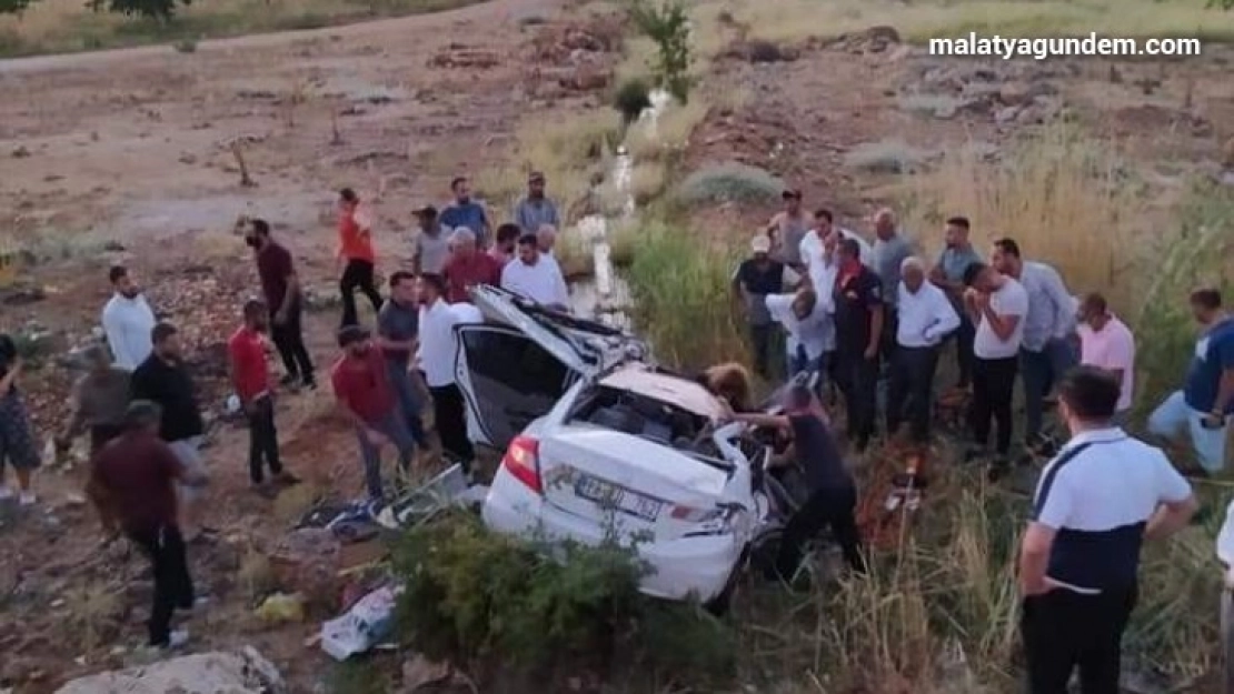 Malatya'da iki araç kafa kafaya çarpıştı: 1 ölü, 2 yaralı