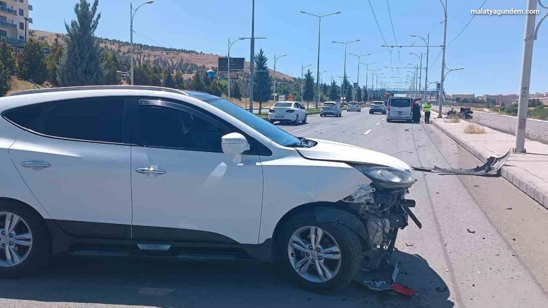 İki ayrı trafik kazasında 2 kişi yaralandı
