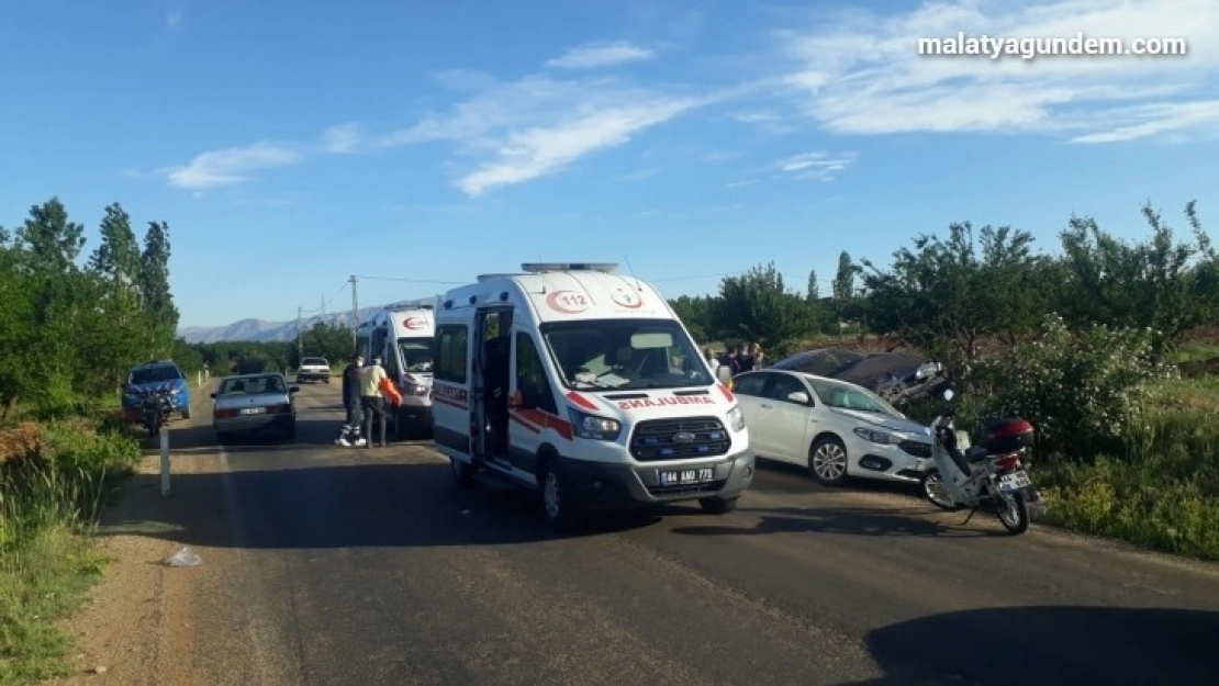 Malatya'da iki otomobil çarpıştı: 4 yaralı