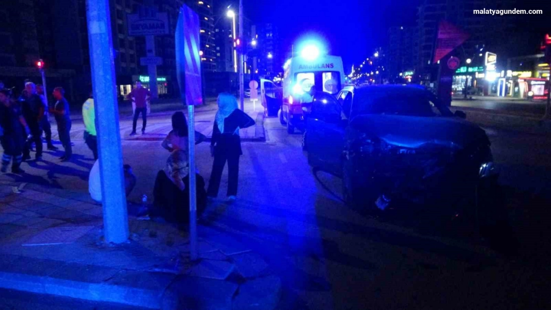 Malatya'da iki otomobil çarpıştı: 4 yaralı