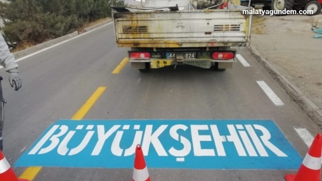 Malatya'da ilçe yolları işaretlemelerle daha güvenli hale geliyor