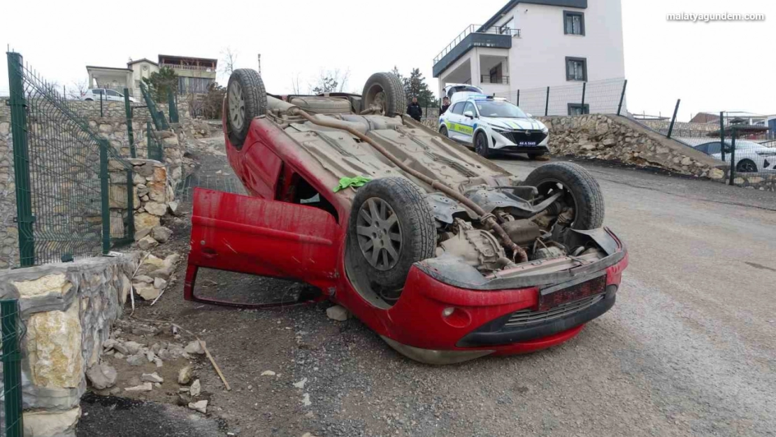 İstinat duvarına çarpıp ters dönen araçtaki 1 kişi yarandı