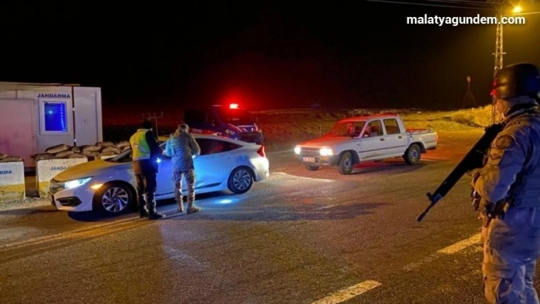 Malatya'da jandarma ekipleri denetim yaparak yeni yıl girdi