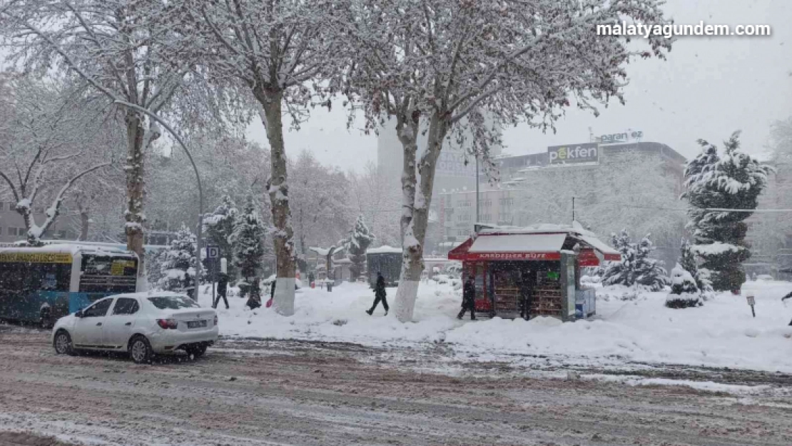 Malatya'da kar etkisini sürdürüyor