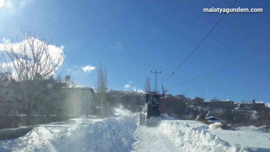 Malatya'da kar mesaisi devam ediyor