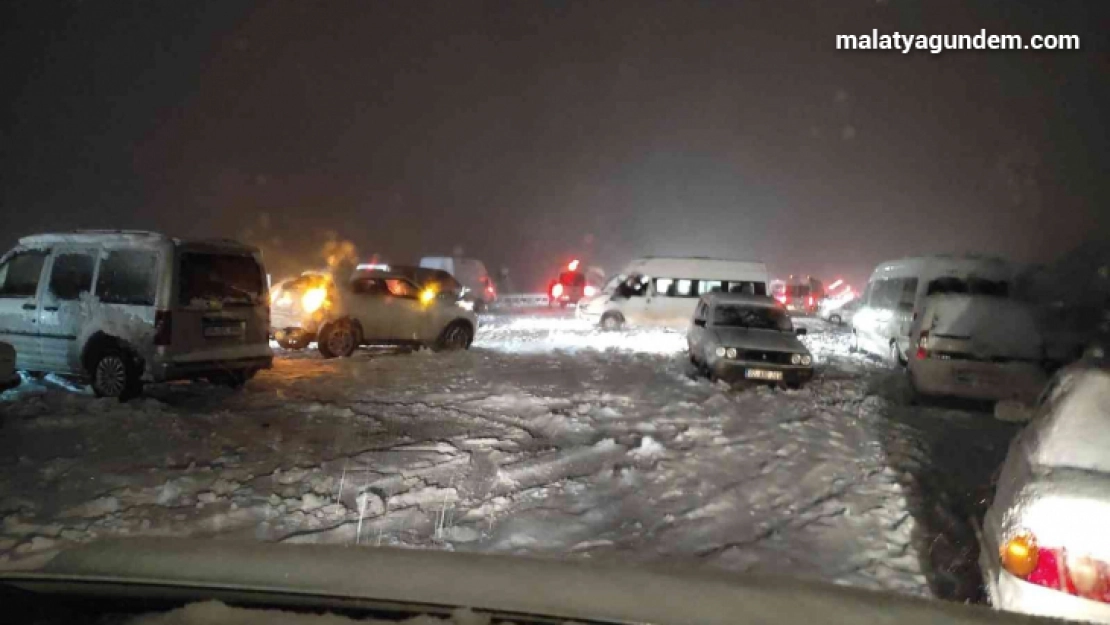 Malatya'da kar ulaşımı olumsuz etkiledi