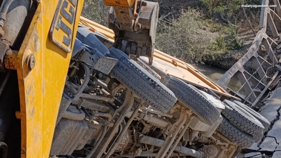 Malatya'da köprü çöktü: 1 yaralı