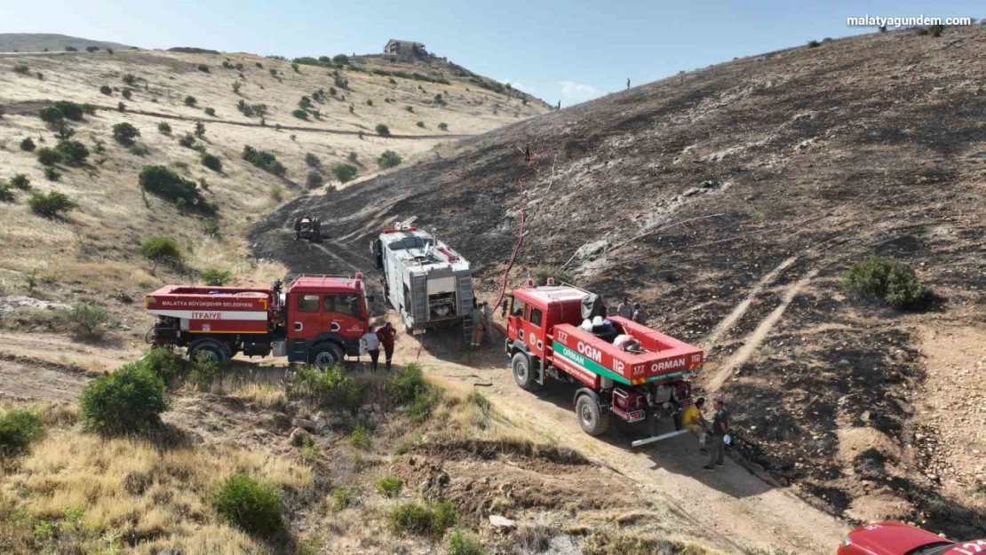 Malatya'da korkutan örtü yangını