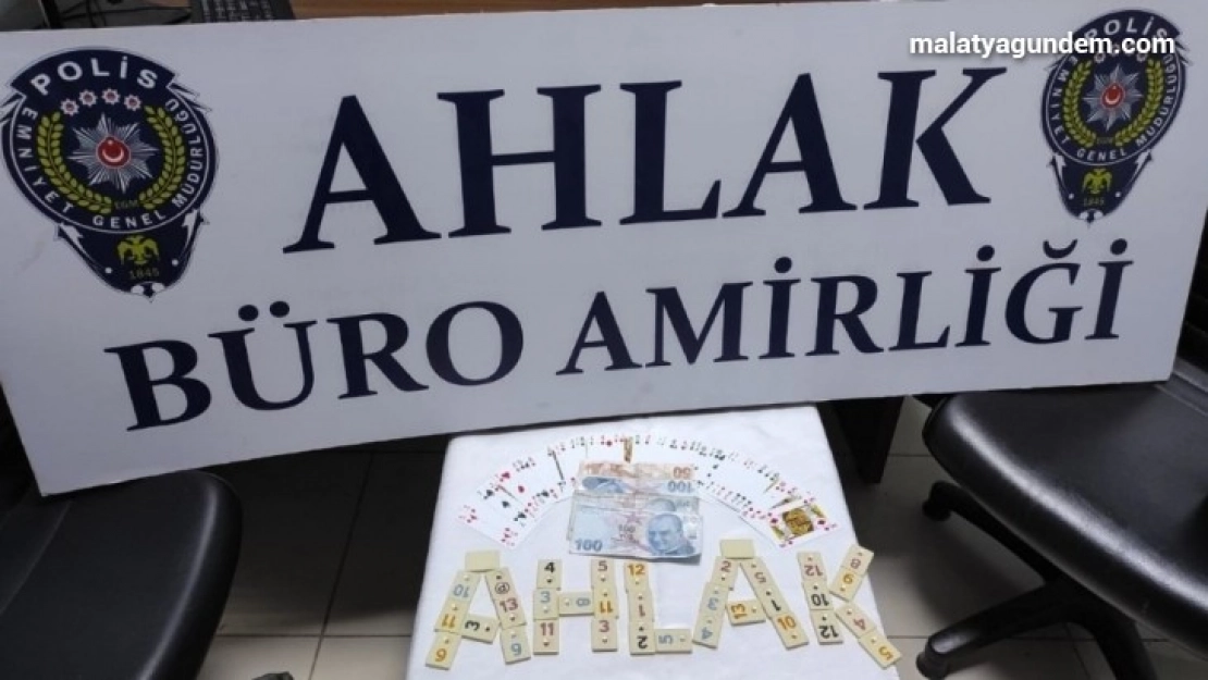 Kumar baskını: 4 kişiye 4 bin 900 TL ceza