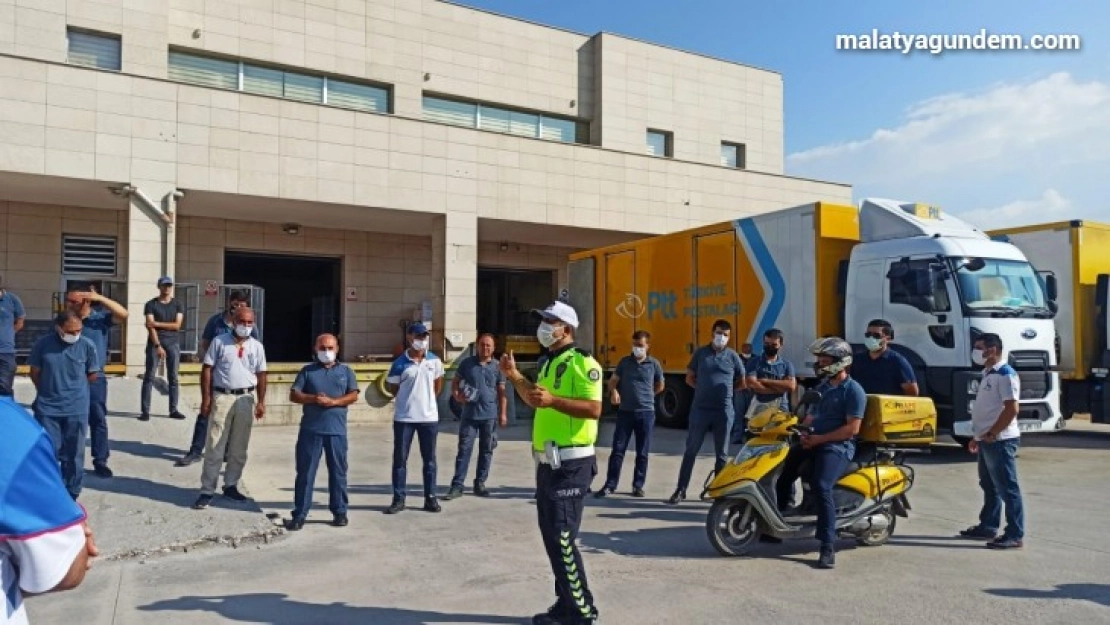 Kuryelere trafik eğitimi verildi