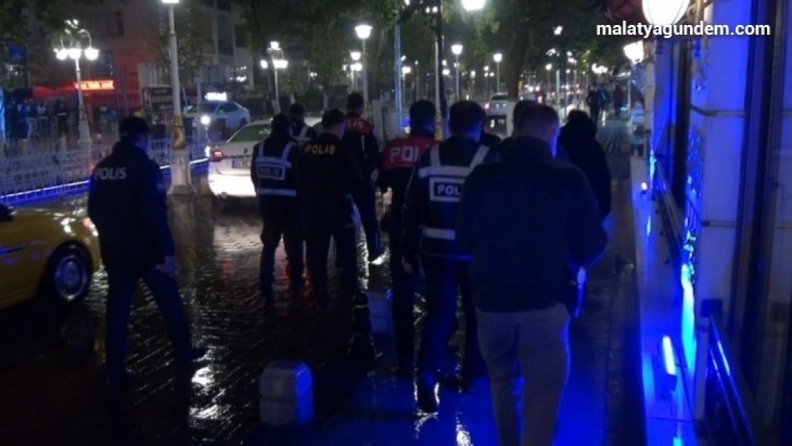 Maske ve sosyal mesafe kuralına uymayan 15 kişiye para cezası