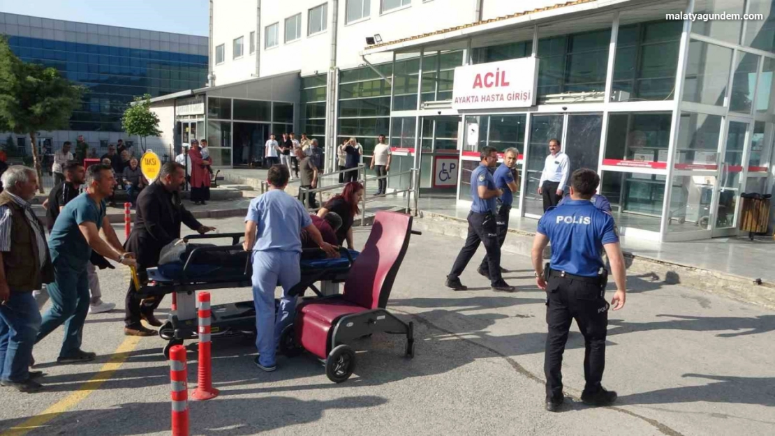 Mezarlıkta silahlı ve bıçaklı kavga: 1 ölü, 2 yaralı