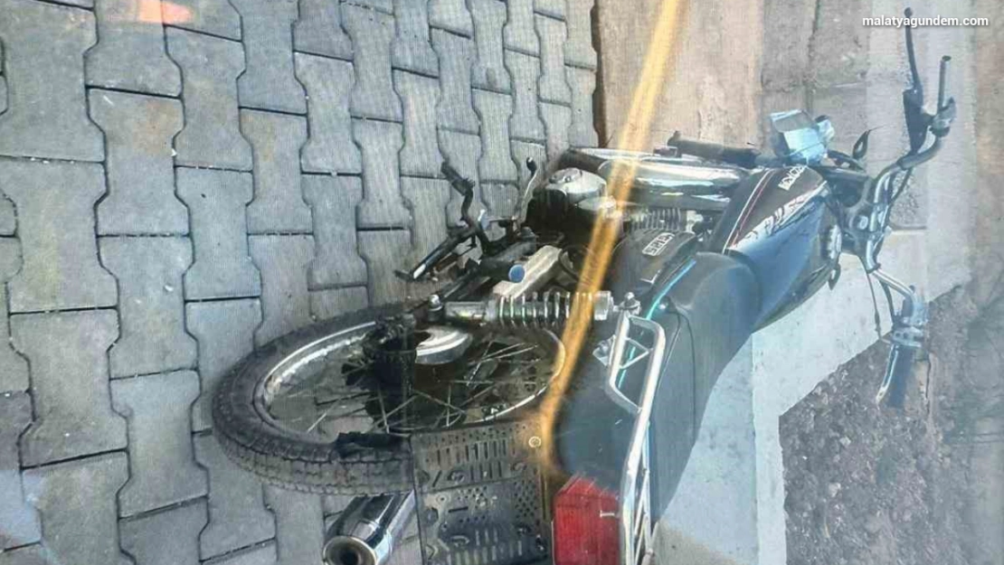 Malatya'da motosiklet takla attı 1 yaralı