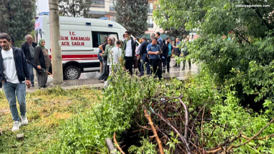 Aşırı yağıştan müstakil ev çöktü: 3 kişi yaralandı