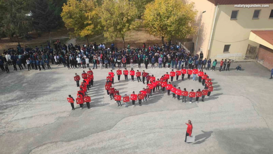 Malatya'da öğrencilerden Cumhuriyet'in 100. yılına özel koreografi