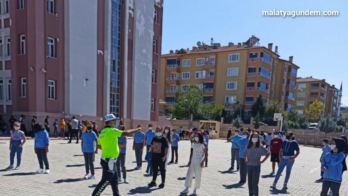 Malatya'da öğrencilere trafik eğitimi verildi