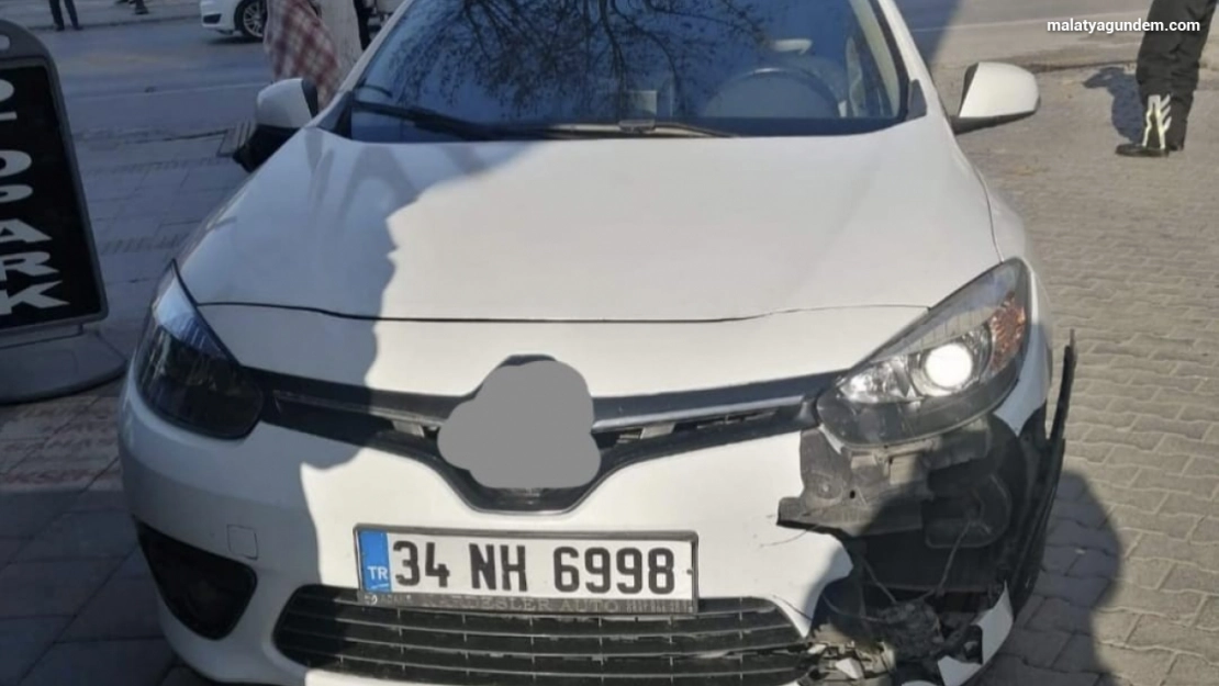 Malatya'da otomobil motosikletle çarpıştı: 1 yaralı