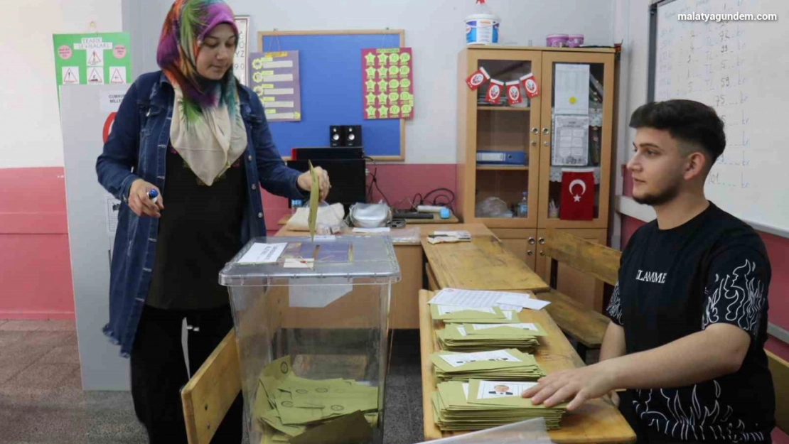 Malatya'da oy verme işlemleri devam ediyor