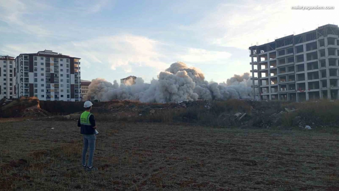 Malatya'da patlayıcı ile yıkımlara ara verildi