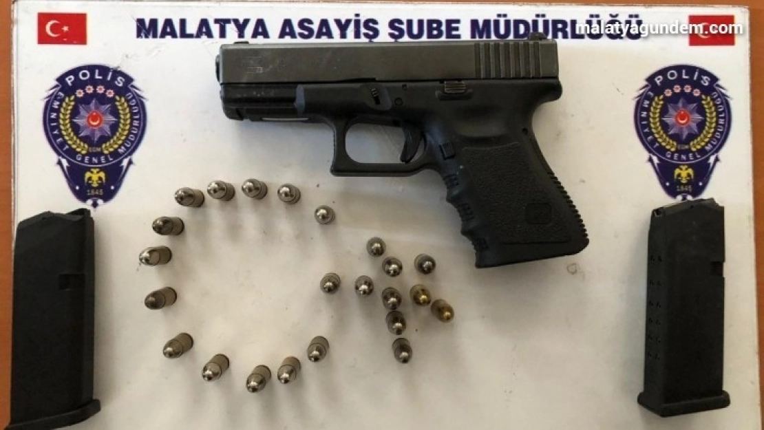 Ruhsatsız silah taşıyan 5 kişi gözaltında