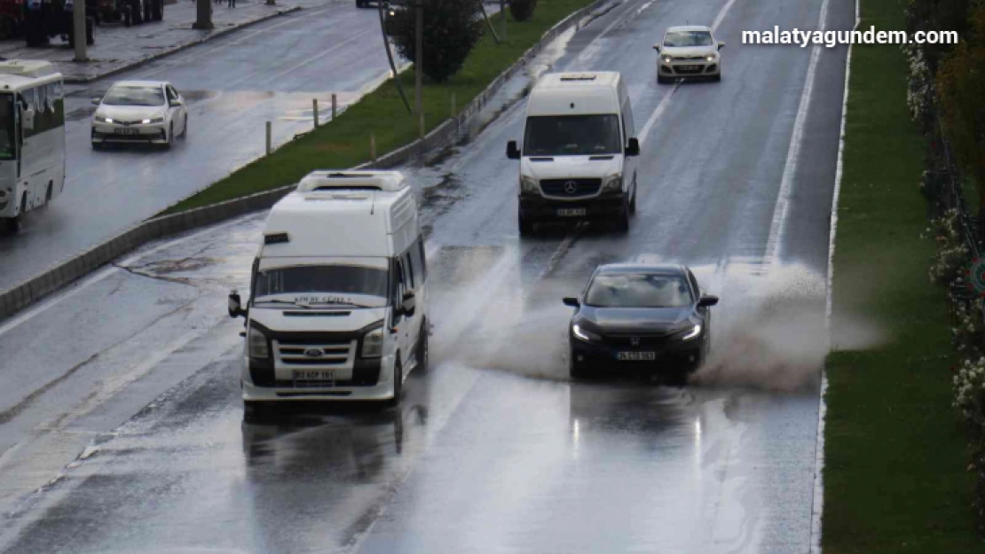 Malatya'da sağanak yağış etkili oldu