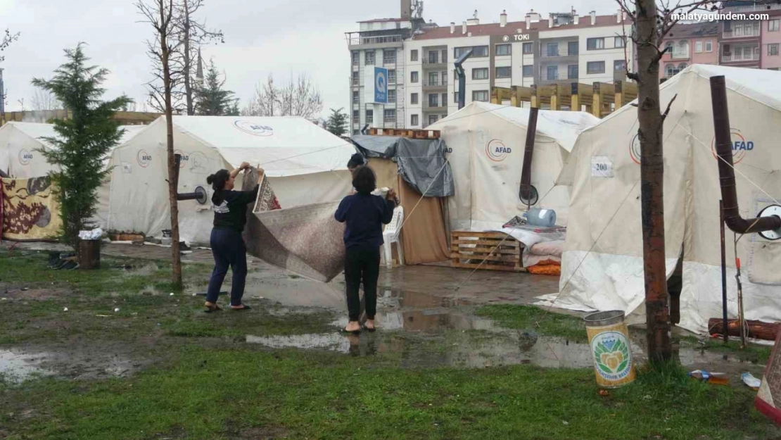 Malatya'da sağanak yağış etkili oldu