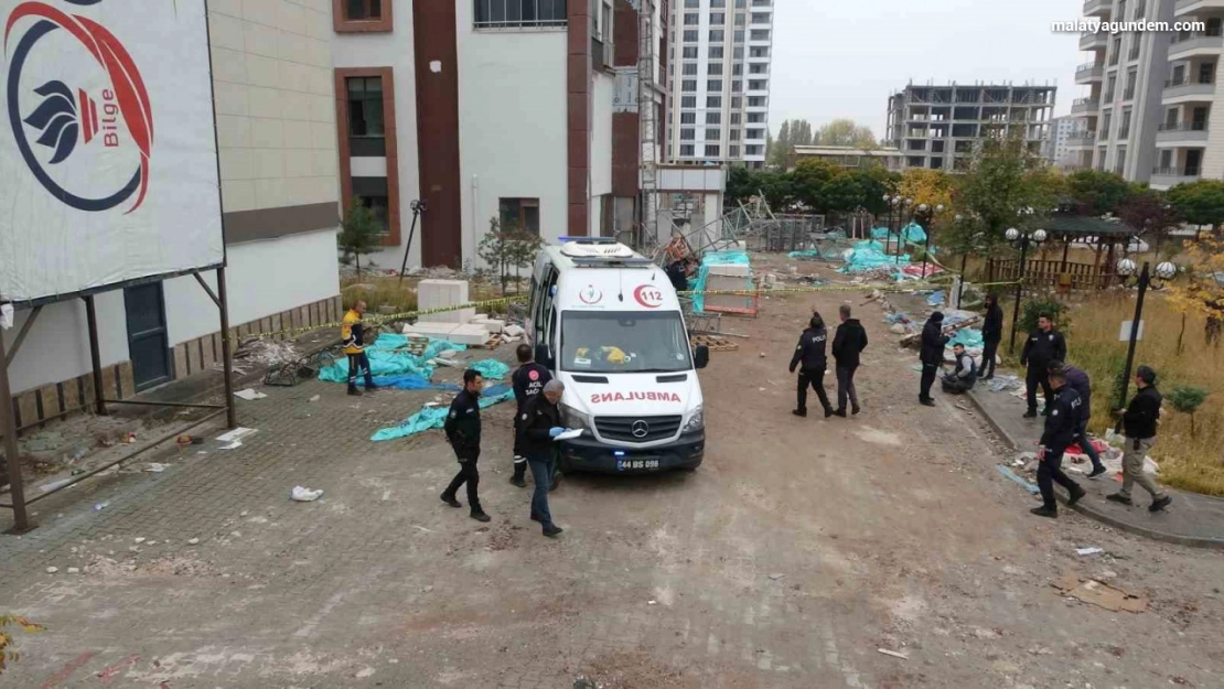 Malatya'da tadilat yapılan binada iskele çöktü: 2 ölü