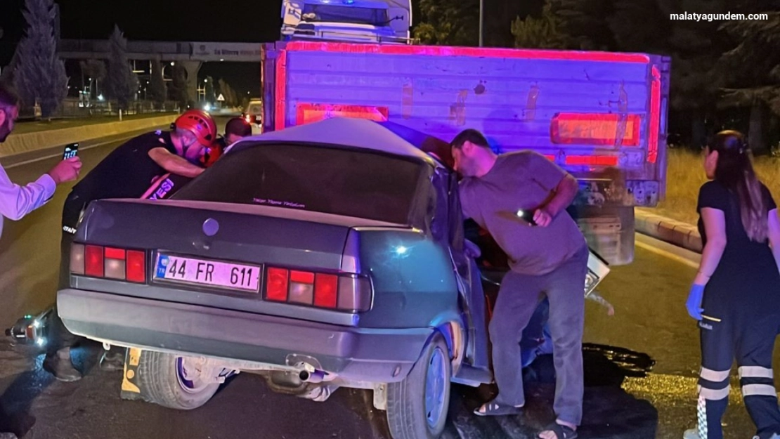 Malatya'da tır ile otomobil çarpıştı: 1 yaralı