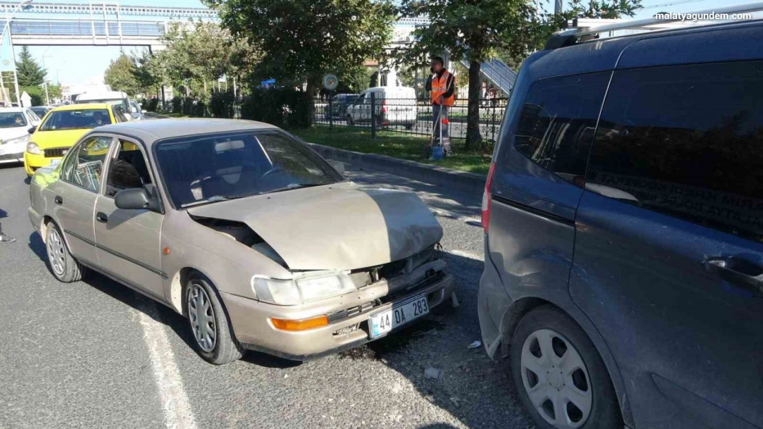 Malatya'da trafiği kilitleyen zincirleme kaza