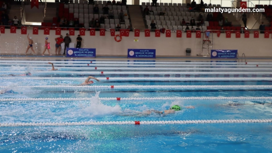 Malatya'da yeni yapılan havuzda ilk yüzme müsabakası yapıldı