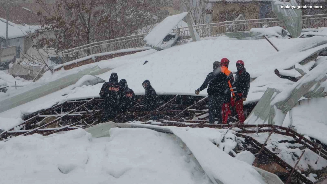 Malatya'da yoğun kar altında arama kurtarma çalışmaları sürüyor