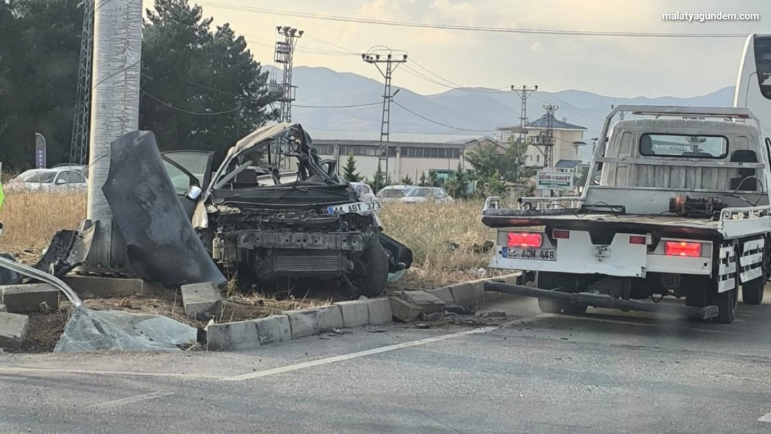 Malatya'da yolcu otobüsü ile otomobil çarpıştı: 1 ölü, 1 yaralı